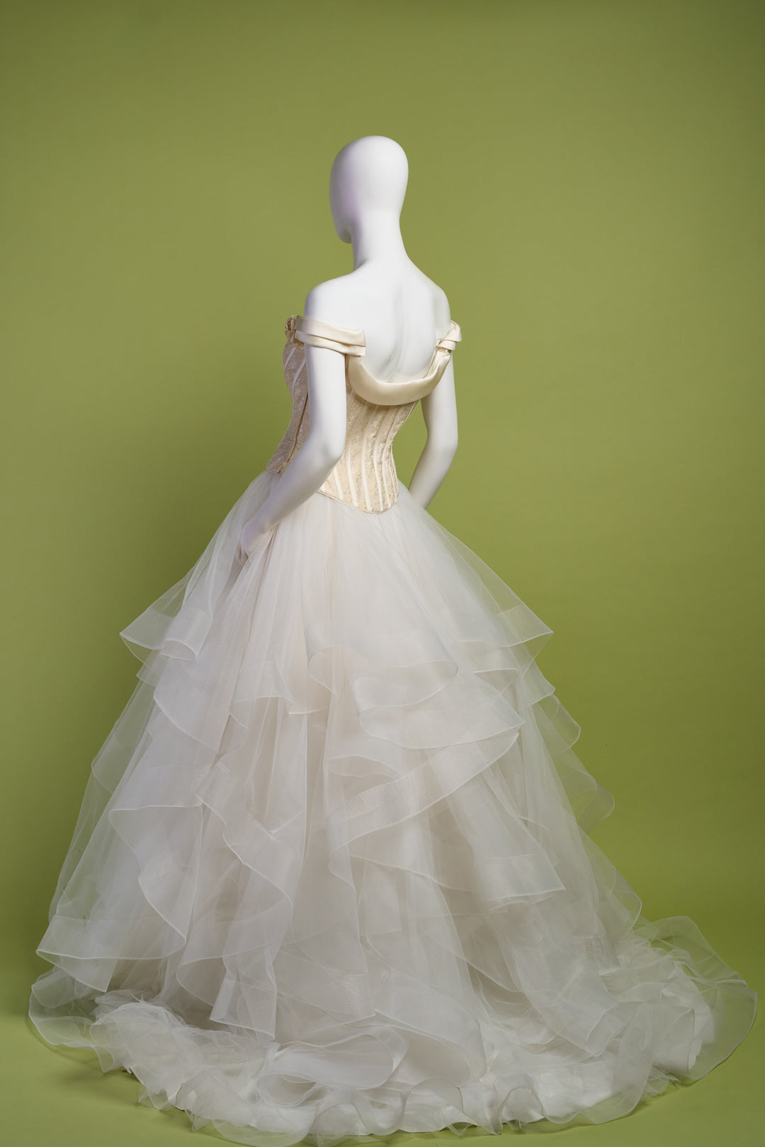 Abito da sposa crop top in stile principesco