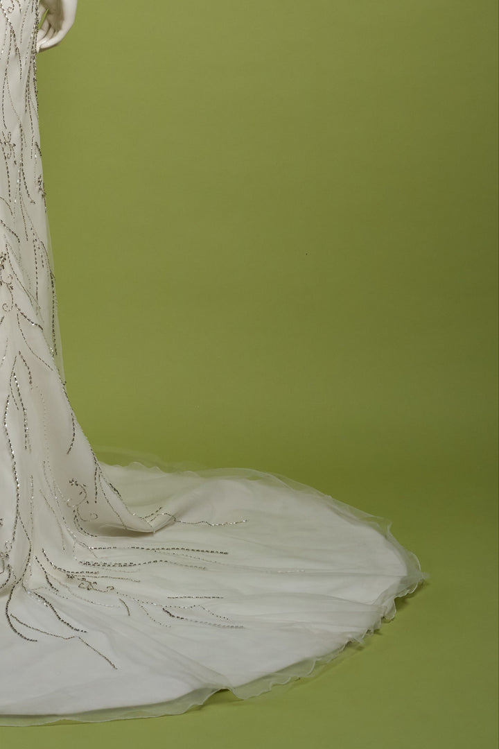 Abito da sposa a semi sirena in tulle e swarowski