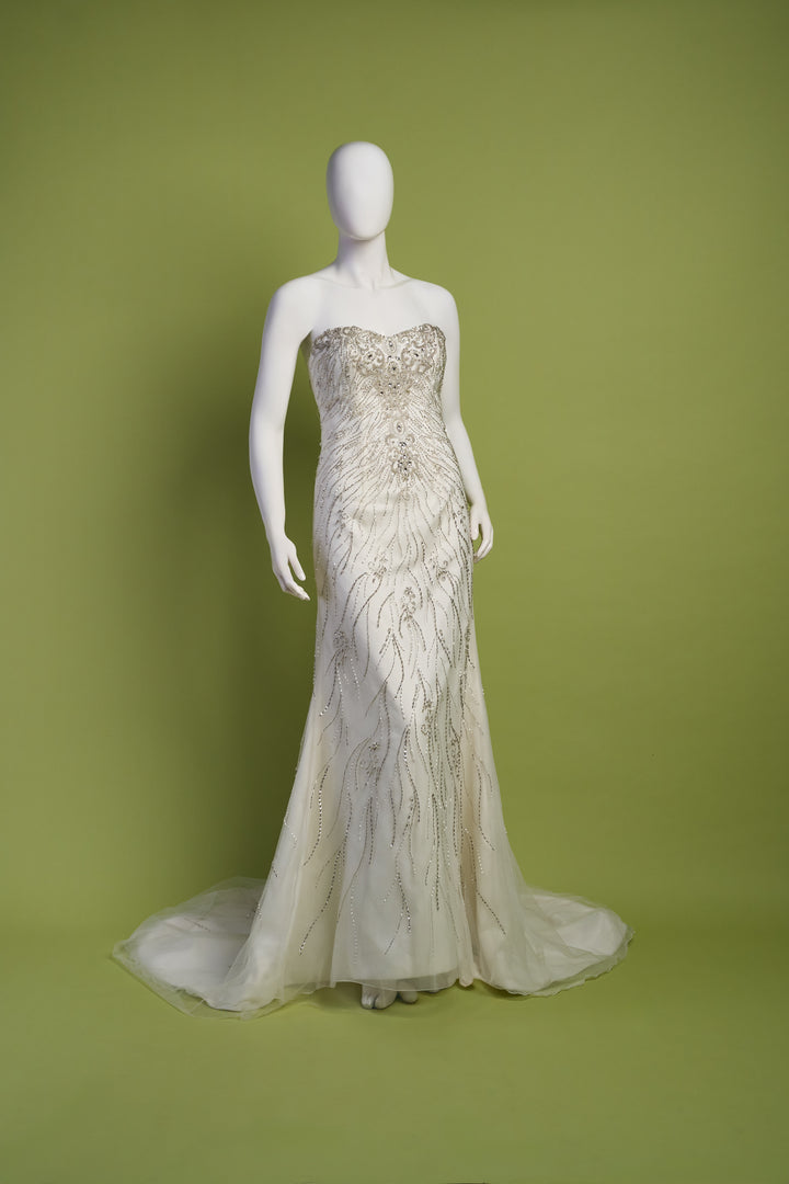Abito da sposa a semi sirena in tulle e swarowski