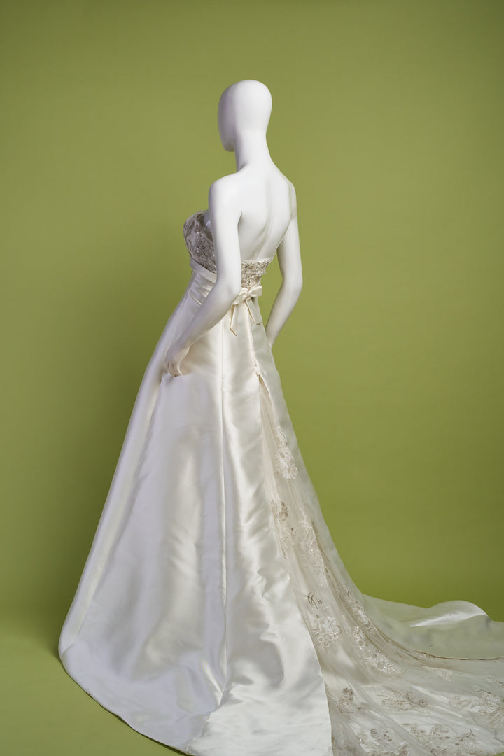 Abito da sposa in raso duchesse taglio impero