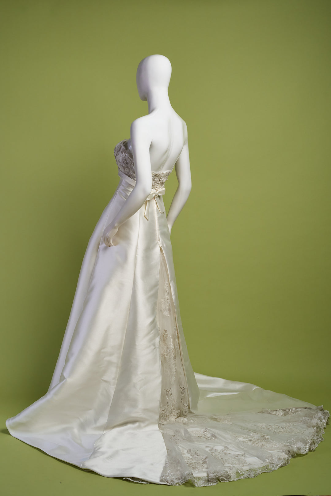 Abito da sposa in raso duchesse taglio impero